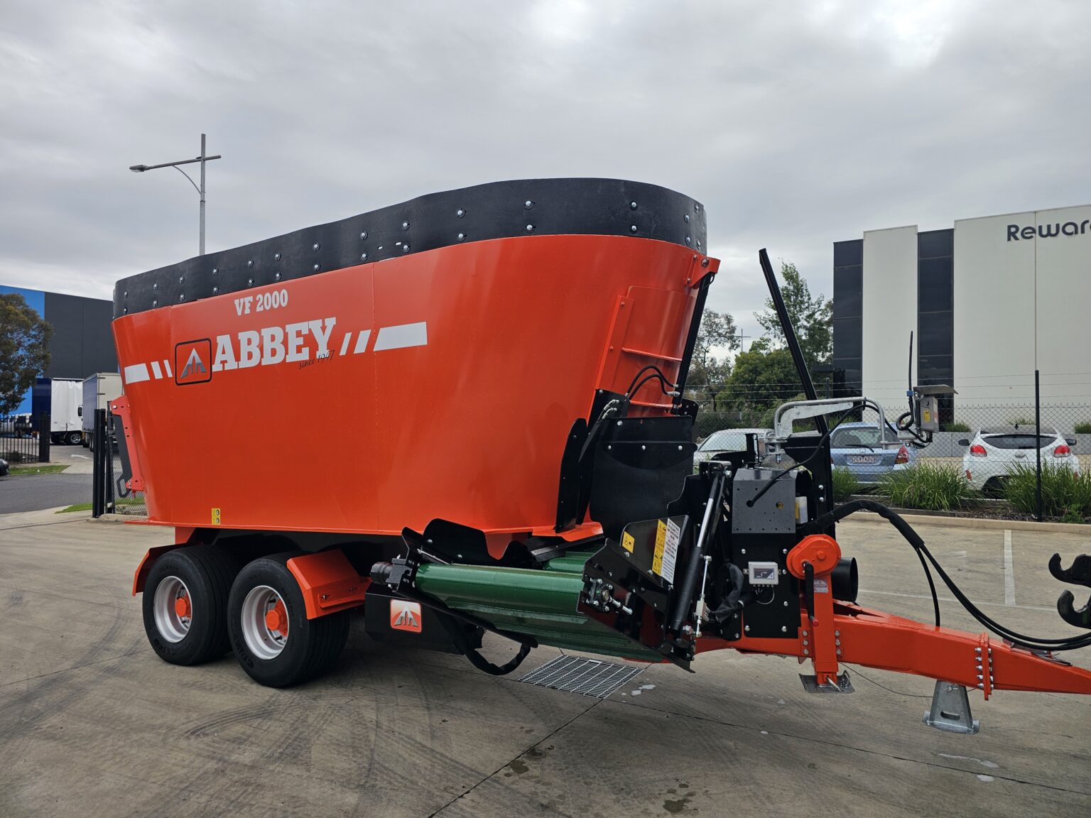 Feeding out Abbey mixer wgaon